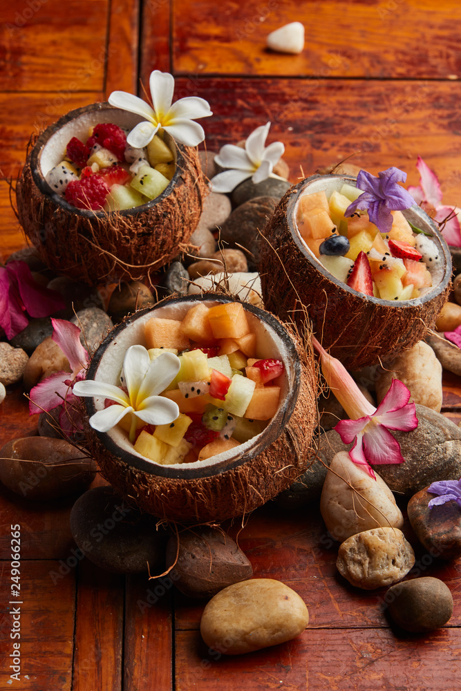 Fototapeta premium fruit salad in coconut shell
