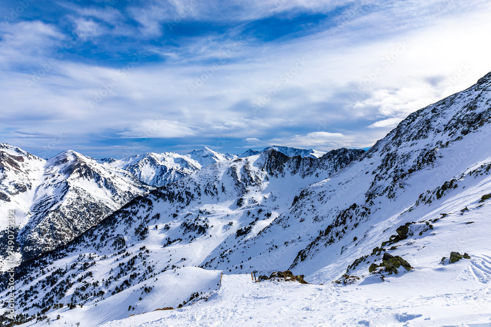 Obraz premium Sunrise in high mountain snowy landscape