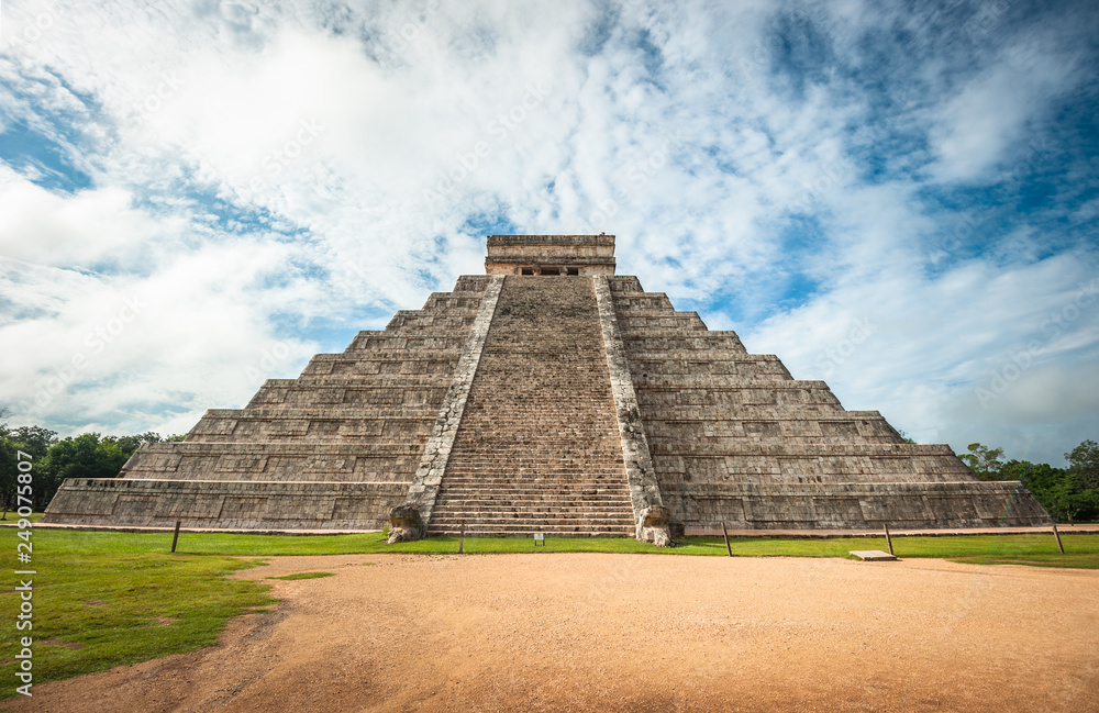 El Castillo or Temple of Kukulkan pyramid, Chichen Itza, Yucatan, Mexico