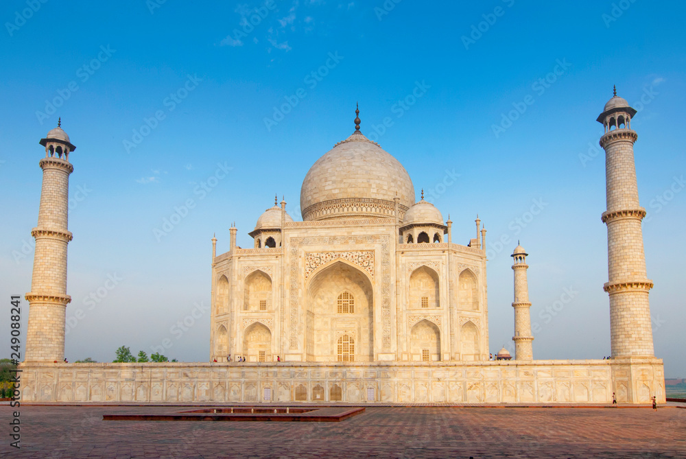 The Taj Mahal, one of the architectural wonders of the world, Agra, Uttar Pradesh, India.