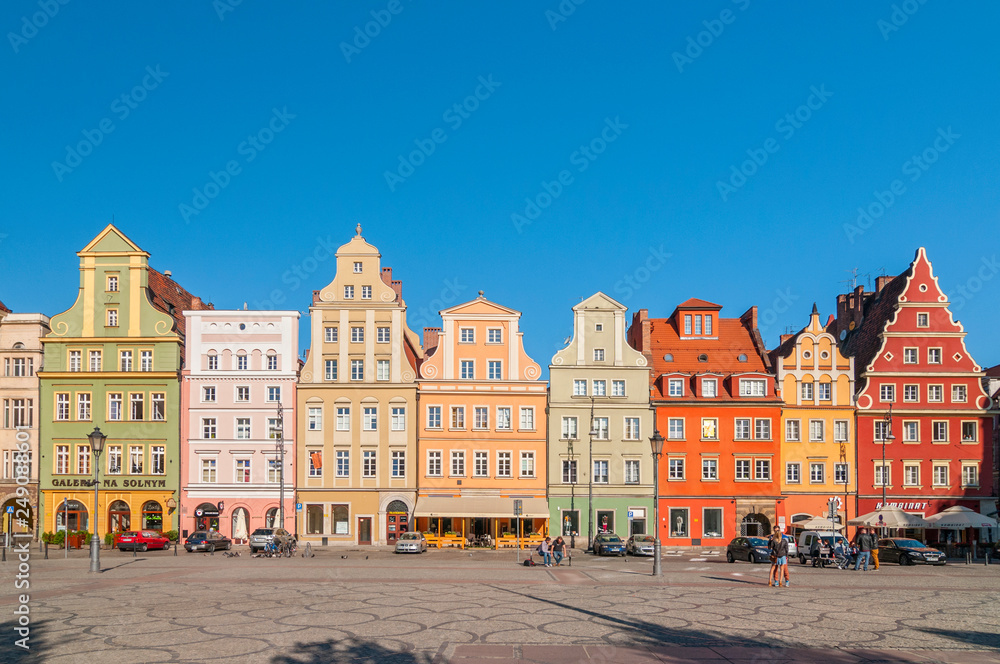 Beautiful historical tenement houses at Old Market Square in the Old Town in Wroclaw, Poland. - obrazy, fototapety, plakaty 