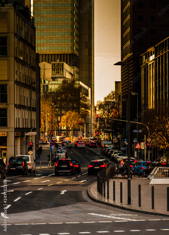 Fototapeta premium Abends in Frankfurt Innenstadt