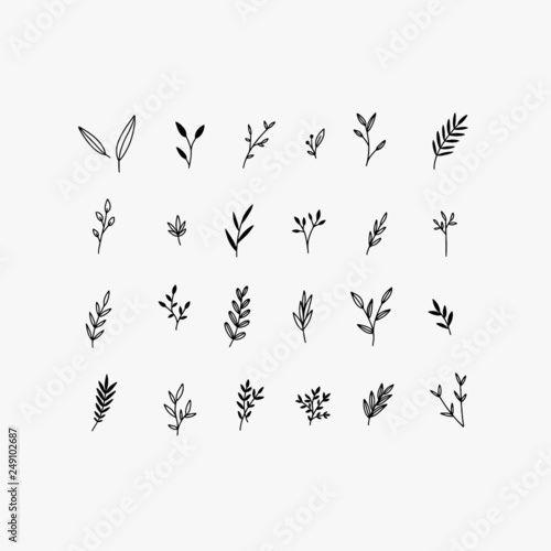 kleine Äste und florale Elemente Tattoo Style