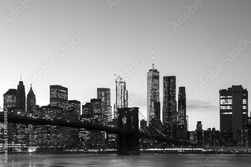 Fototapeta Naklejka Na Ścianę i Meble -  New York skyline with Brooklyn Bridge