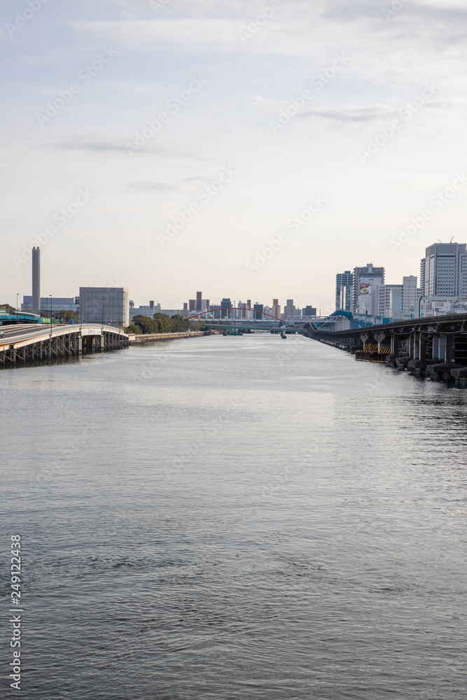 Naklejka premium 運河と高速道路とモノレール