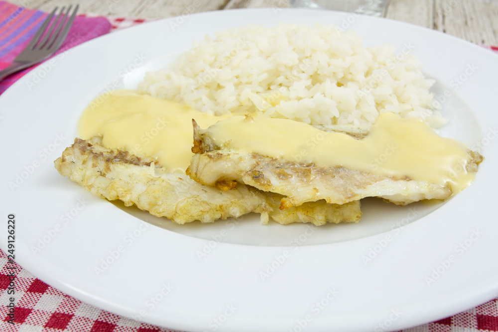 filet de poisson, sauce beurre blanc et riz filet de poisson, sauce beurre blanc et riz