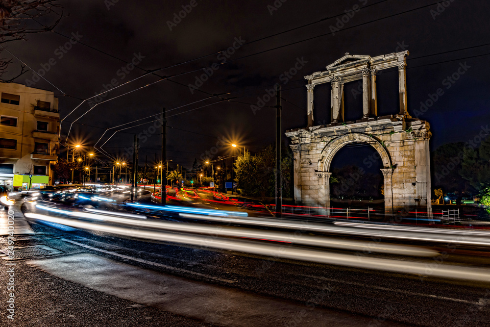 Obraz premium Light trails of moving cars