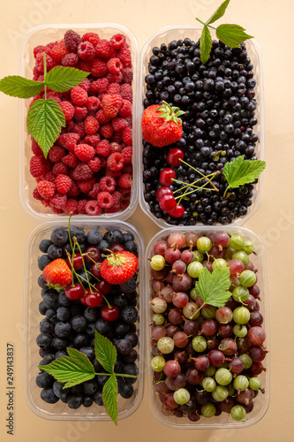 Fresh berry mix in box