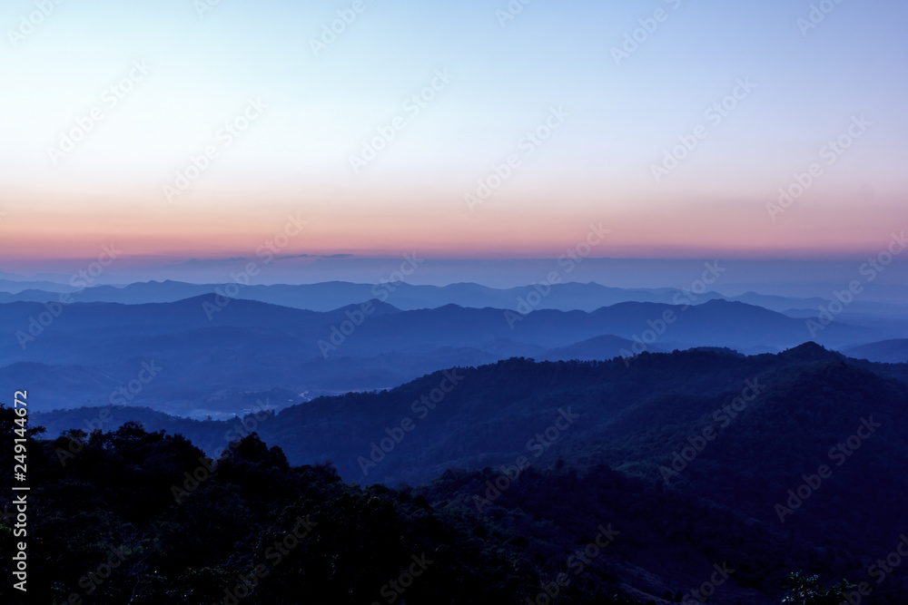 Obraz premium Forest Hill at dawn