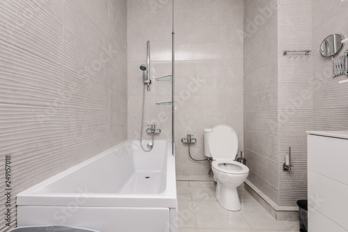 Modern white and kight beige bathroom photo