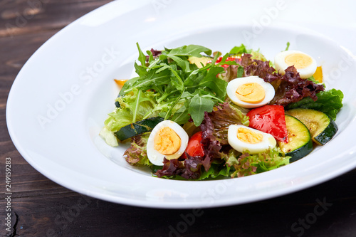 vegetable salad with egg