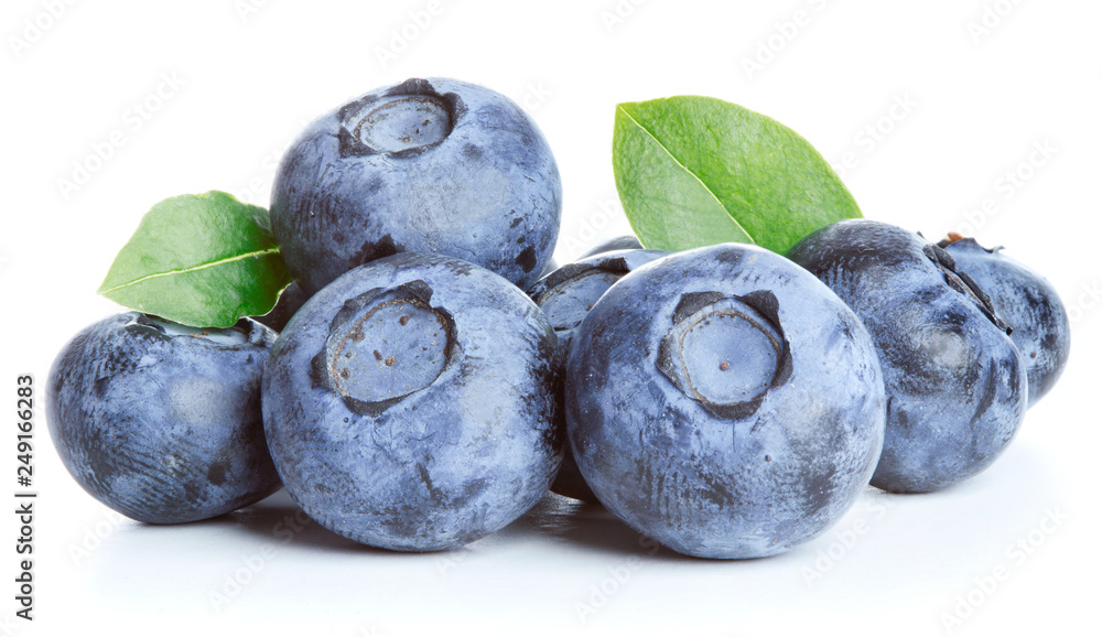 Fototapeta premium Heap of blueberries isolated on white background