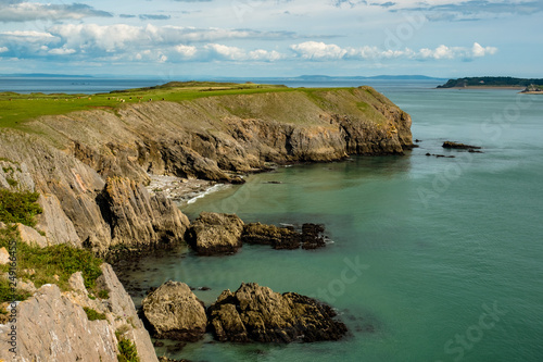 Traumhafte Strände und Buchten entlang der Küste von Pembrokeshire, Wales, UK