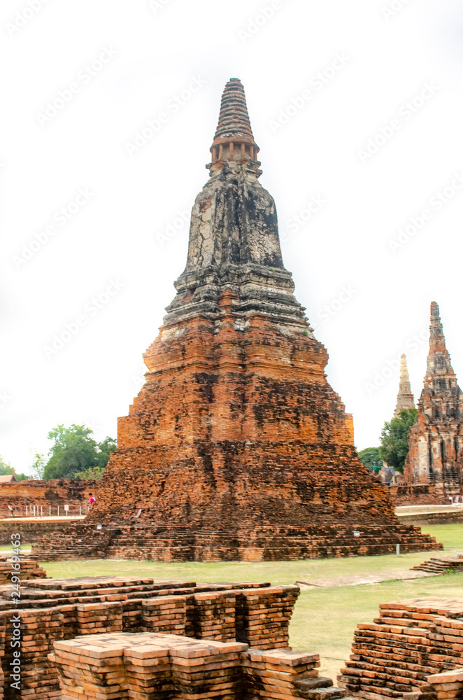 Fototapeta premium Wat Chaiwatthanaram Temple in Ayutthaya, Thailand