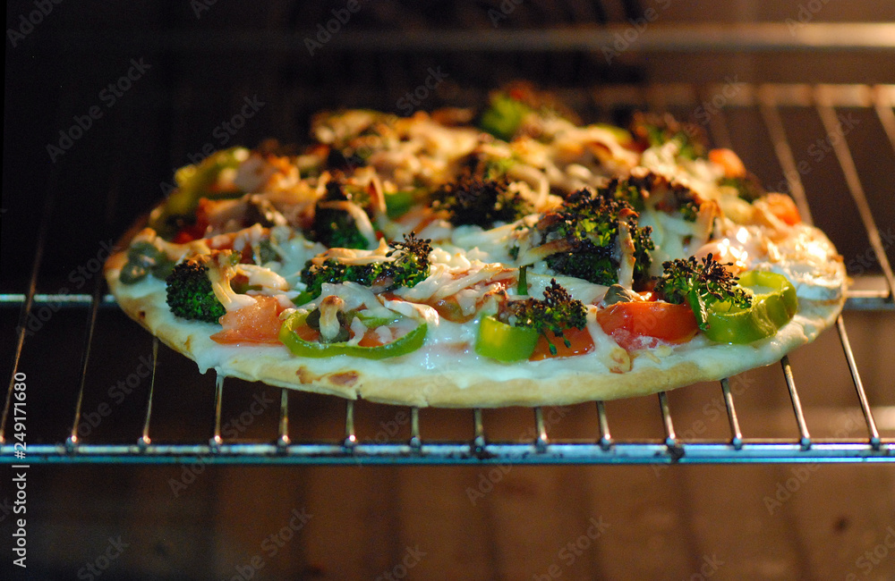 PIZZA CASERA EN EL HORNO Stock Photo | Adobe Stock