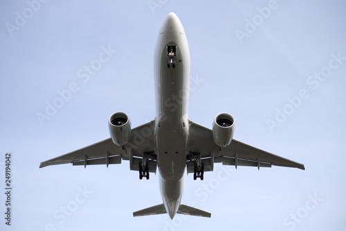 Flugzeug mit Fahrwerk - Stockfoto