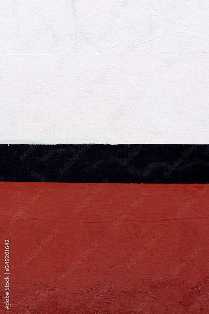 Pared muro tricolor rojo negro y blanco. bandera Yemen