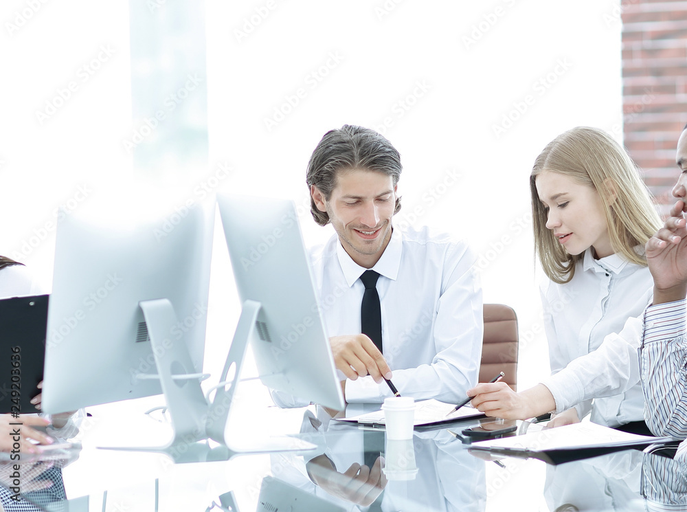 close up .business team discussing business issues close up .business team discussing business issues