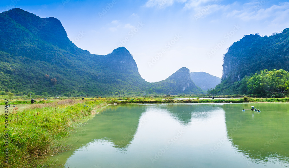 Fototapeta premium Mountain and lake scenery 