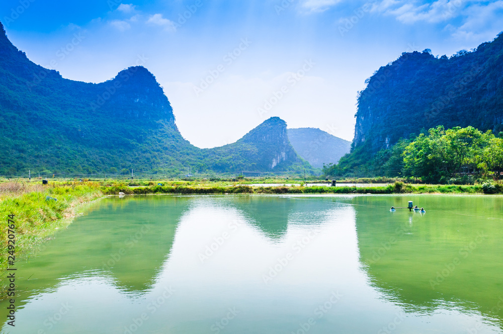 Fototapeta premium Mountain and lake scenery 