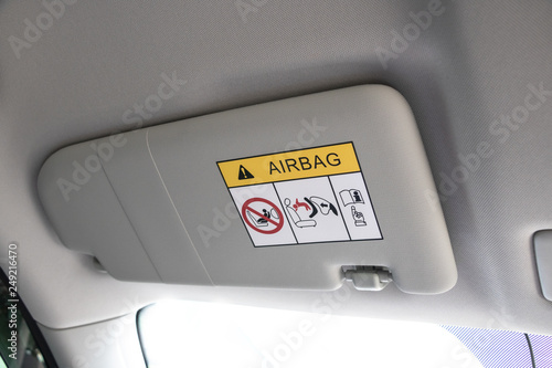 Fotografía Warning about the operation of the airbag on the front panel