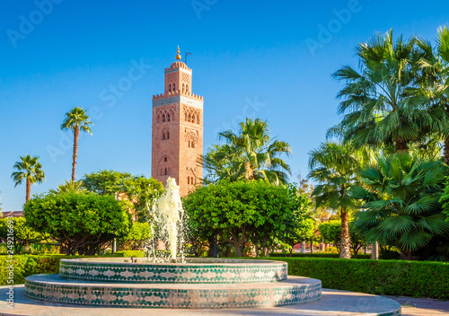 Cuadro en lienzo Koutoubia Mosque minaret in old medina  of Marrakesh, Morocco