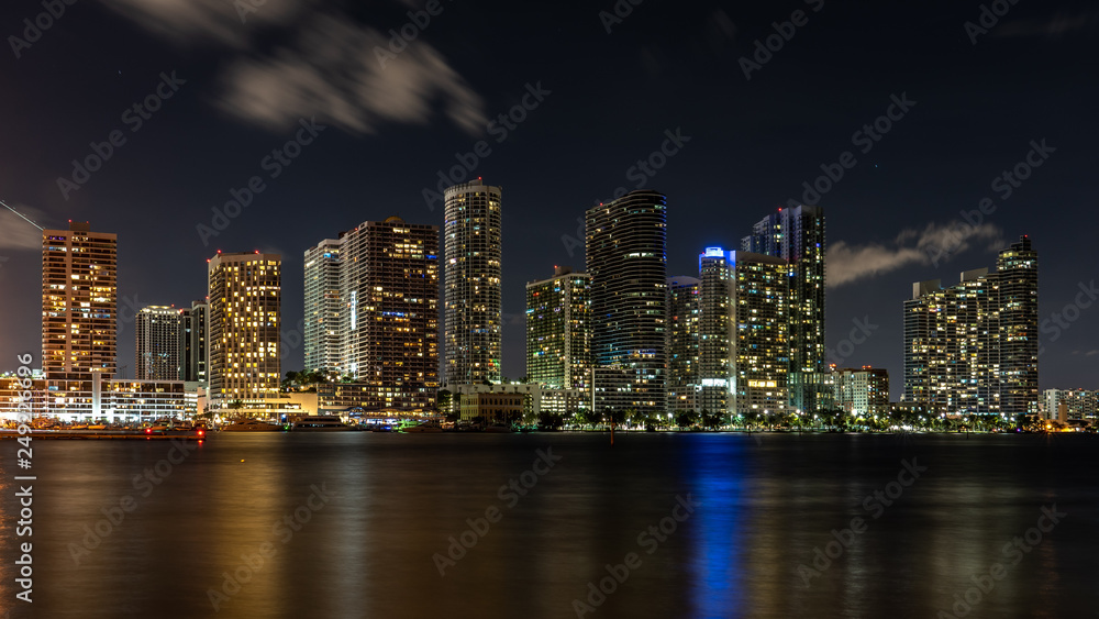 Obraz premium Downtown Miami Night Cityscape