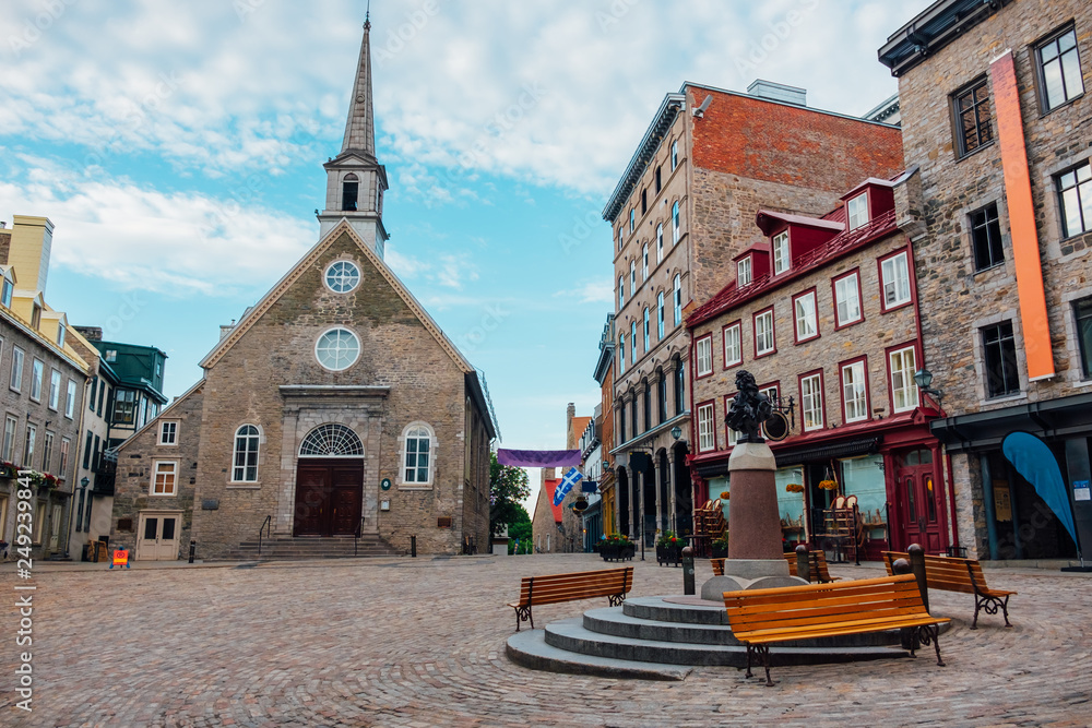 Fototapeta premium Umieść budynki Royale (Royal Plaza) w Quebec City, Quebec, Kanada