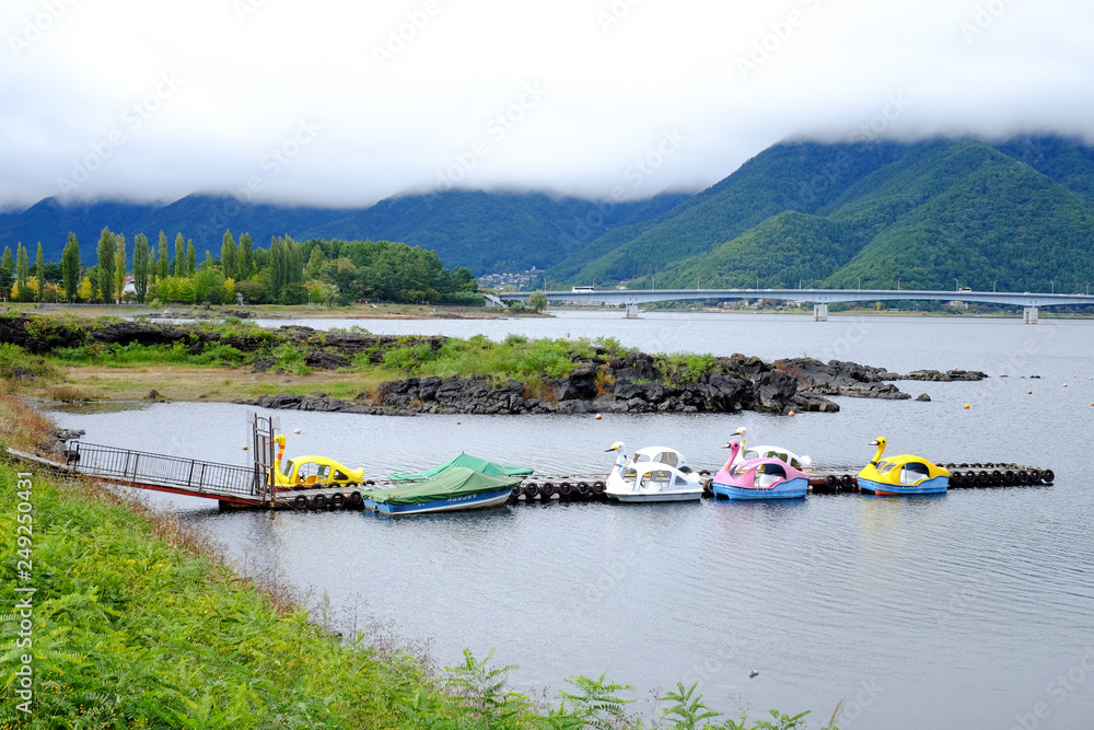 Naklejka premium View Beautiful scenery of lake Kawaguchi, Japan.