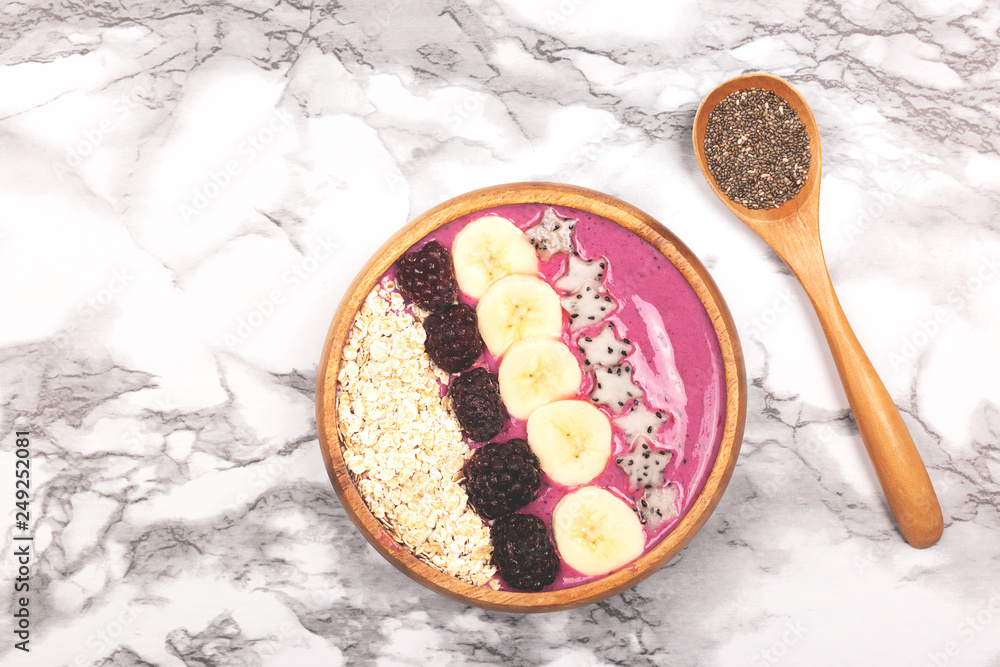 Fototapeta premium Smoothie bowl on marble background