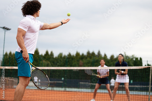 Fit happy poeple playing tennis together. Sport concept © NDABCREATIVITY