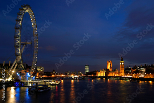 London, England, London Eye, Houses of Parliament mit Big Ben und Westminster Bridge