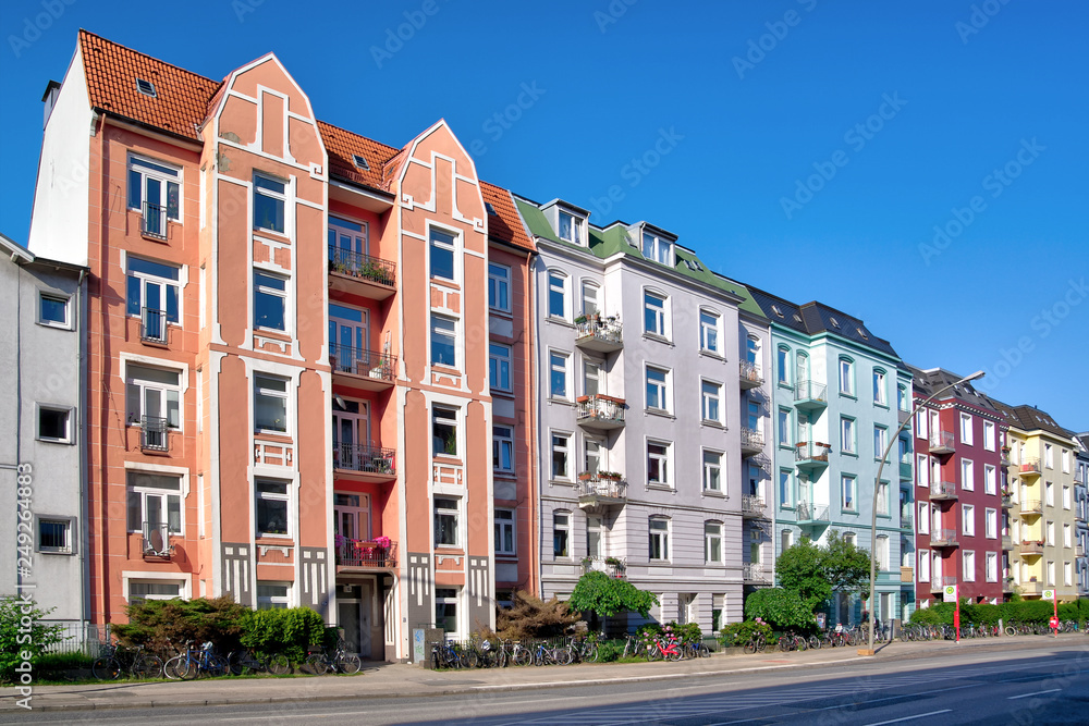 Wohnbebauung Hamburg Eppendorf sonnig entzerrt