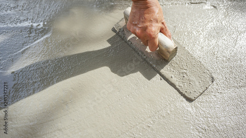 Obraz na płótnie construction - plasterer concrete w salonie