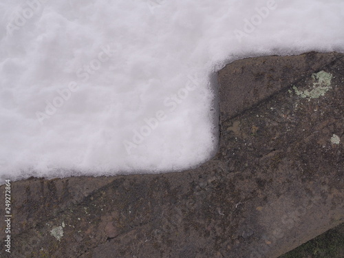 階段に積る雪