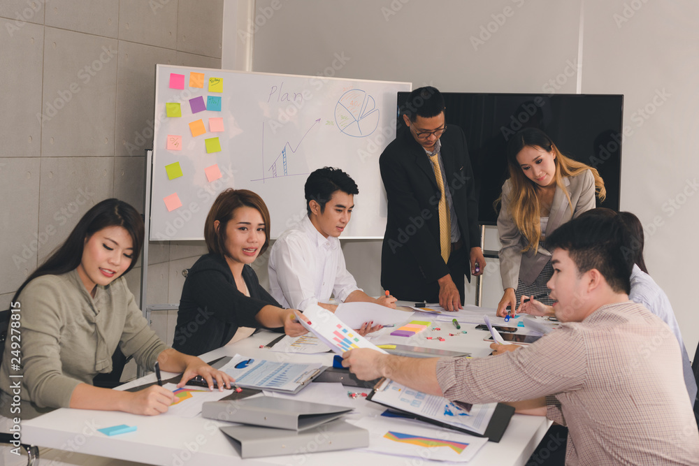 A group of Asian businessmen are discussing their work.The president and secretary presentations to the employees. A group of Asian businessmen are discussing their work.The president and secretary presentations to the employees.
