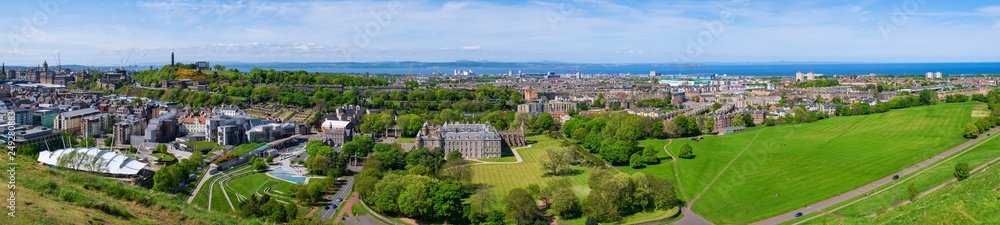 Panorama mit dem Holyrood Palace vom Archer´s SEat aus gesehedn