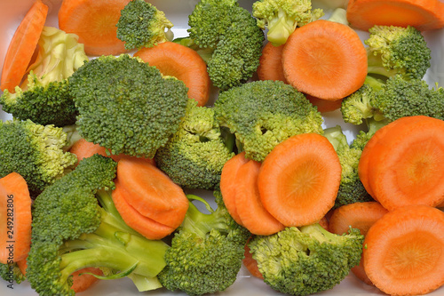 Circles of carrots and broccoli
