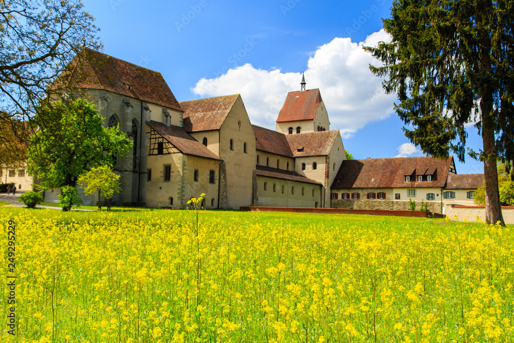 Kloster Mittelzell auf der Insel Reichenau im Bodensee