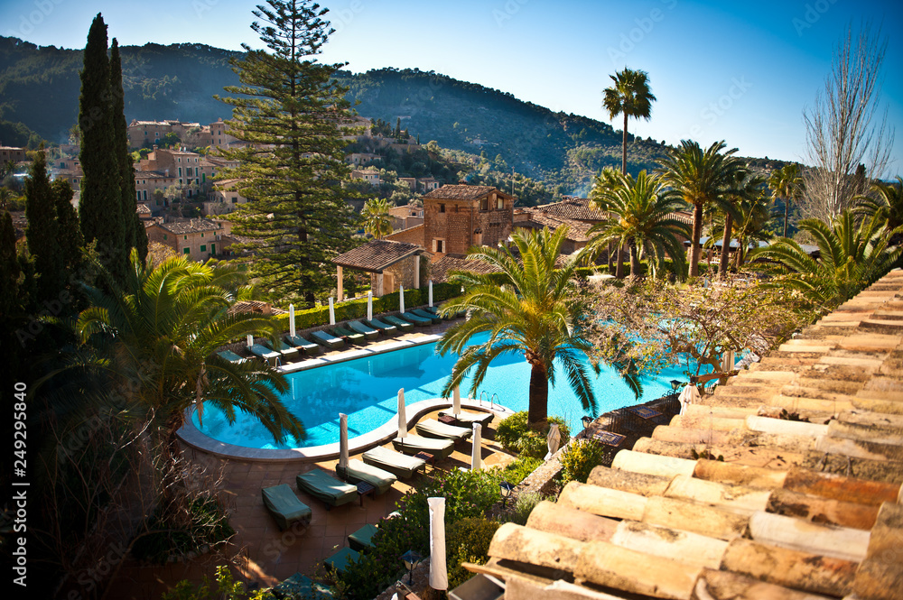 Fototapeta premium swimmingpool in hotel