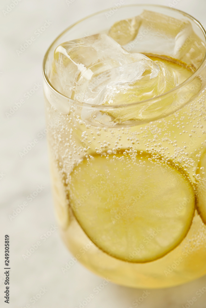 Sparkling lemon juice