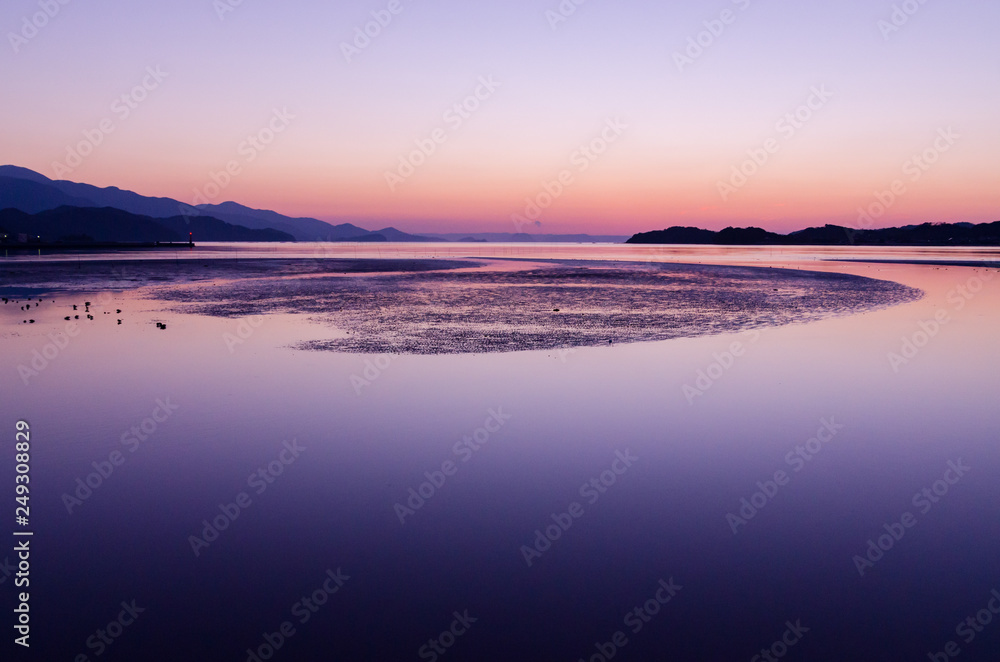 Naklejka premium 糸島美しく静かな夕方の海