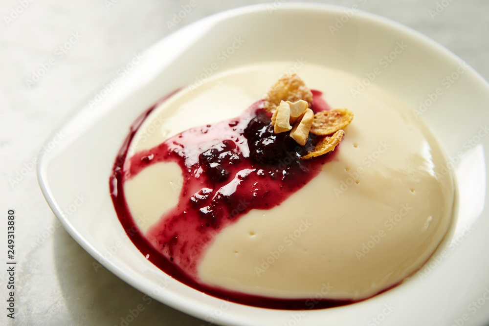 Bavarian cream with raspberry sauce Bavarian cream with raspberry sauce