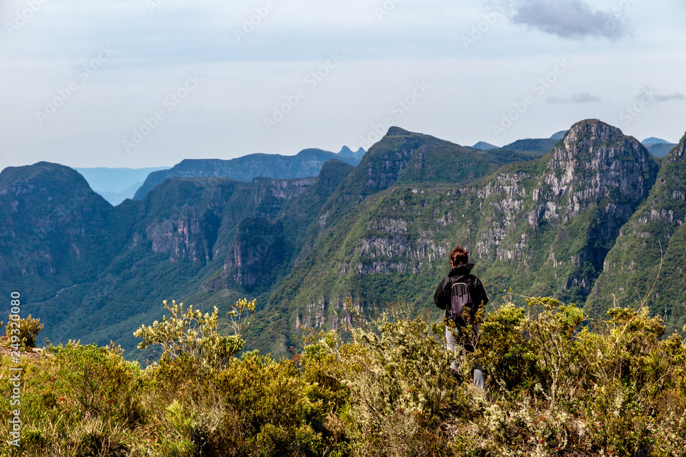 Rock Walls of Serra General view of Espraiado Canyon, with lots of vegetation, cloudy sky, city of Grão Para, Santa Catarina, Brazil