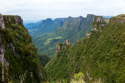 Rock Walls of Serra General view of Espraiado Canyon, with lots of vegetation, cloudy sky, city of Grão Para, Santa Catarina, Brazil