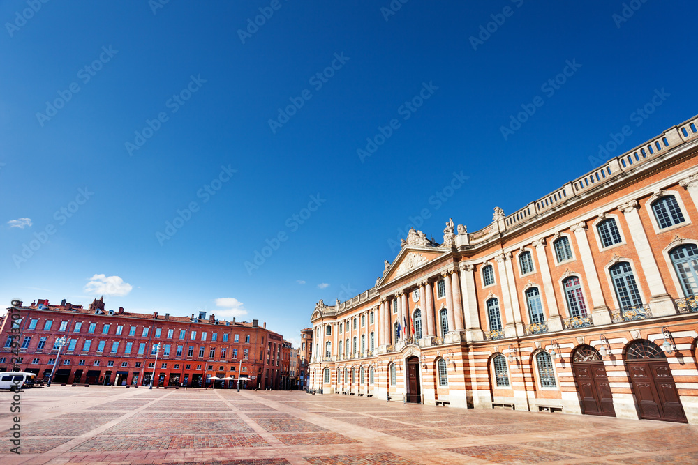 Toulouse Place du Capitole and its buildings