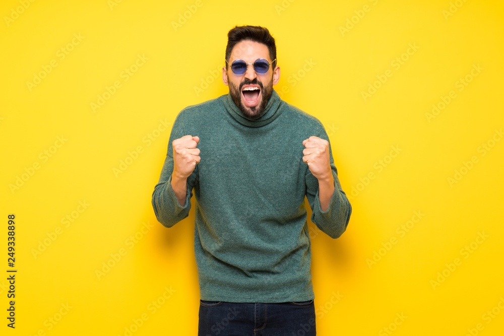 Handsome man with sunglasses frustrated by a bad situation Handsome man with sunglasses frustrated by a bad situation