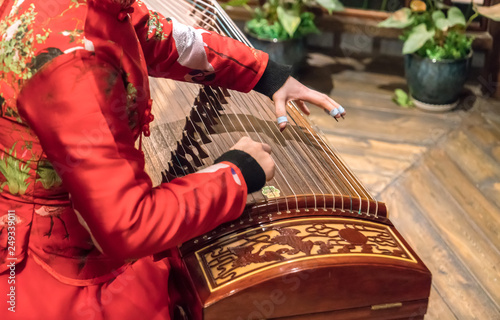 Women are playing zither, Chinese instruments