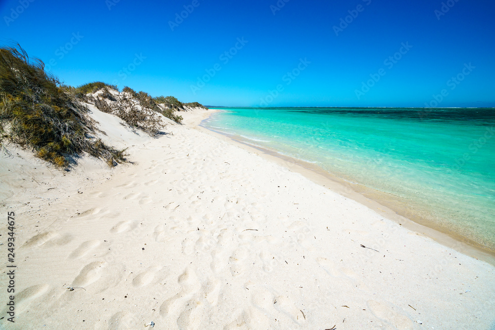 Obraz premium white sand on the beach of turquoise bay, cape range, western australia 24