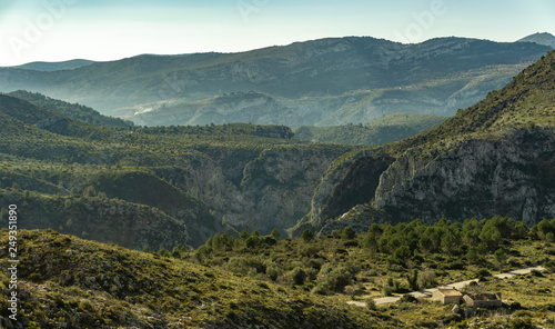 Barranco y montañas